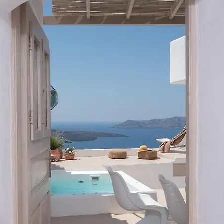 Globe Fira (Santorini)